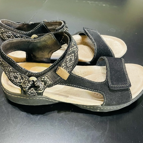 Clarks Amanda Step Black Suede Ladies Lightweight Strappy Sandals Womans sz 6 - Picture 4 of 7